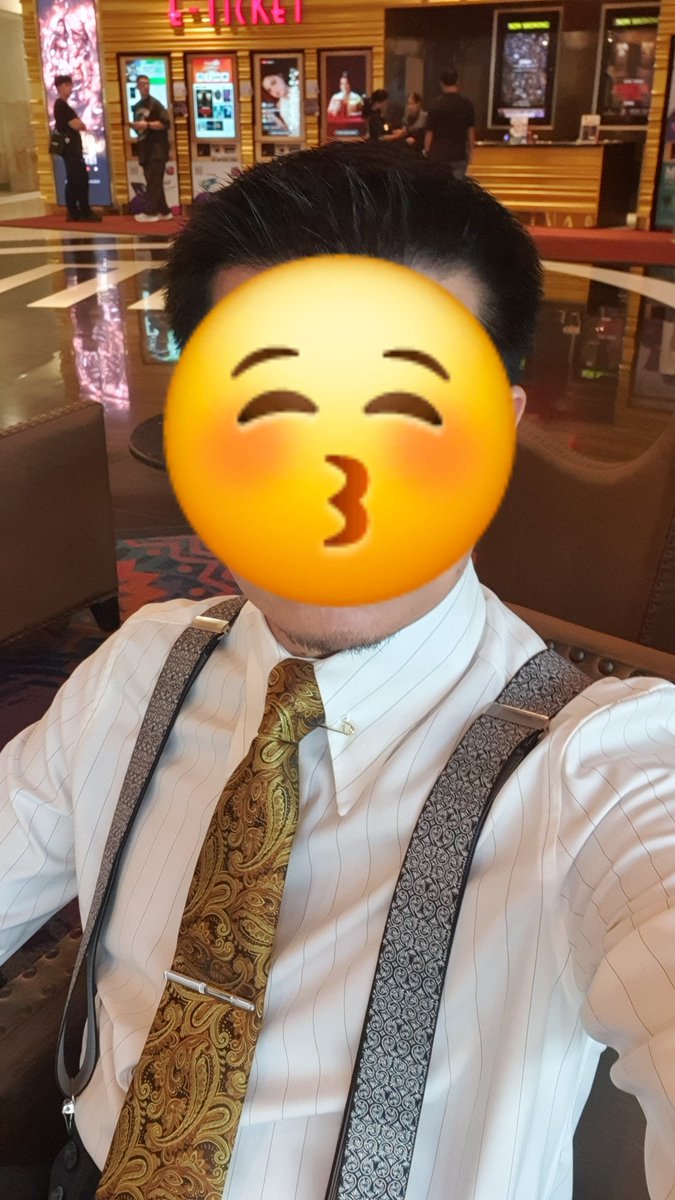 Smartguy2536's tweet photo. มานั่งเล่นเมเจอร์ เดินนศ.หนุ่มๆมองเหลียวหลัง ไม่ต้องเขิน มาทักได้คับ☺️☺️☺️ https://t.co/ZYzqIxkawF