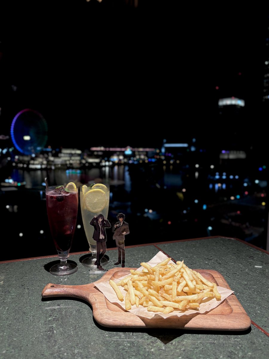mmnqkl's tweet photo. コレットマーレにある夜景が綺麗なカフェ🌃💫
土日は窓際予約出来ないけど、奇跡的に空いてて座れた(⟡⩊⟡)🎵⭐️トリュフポテト初めて食べたけど美味しすぎて絶対また食べたい😽💕💕ちなみに煮込みハンバーグの下にご飯入ってて、ドカ食い気絶部になりました⬅️

📍 CAFÉ AUX BACCHANALES / 桜木町 https://t.co/VjOxBOBaSr