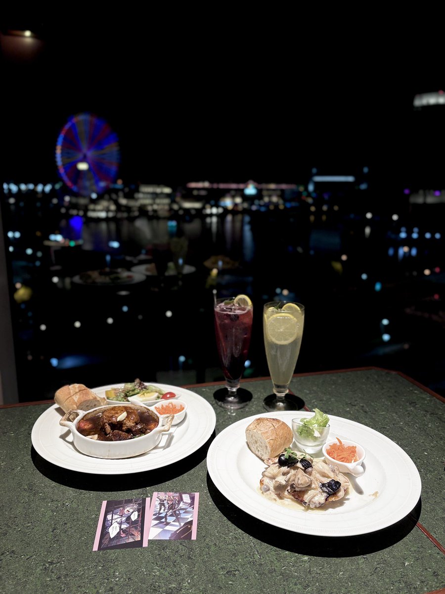 mmnqkl's tweet photo. コレットマーレにある夜景が綺麗なカフェ🌃💫
土日は窓際予約出来ないけど、奇跡的に空いてて座れた(⟡⩊⟡)🎵⭐️トリュフポテト初めて食べたけど美味しすぎて絶対また食べたい😽💕💕ちなみに煮込みハンバーグの下にご飯入ってて、ドカ食い気絶部になりました⬅️

📍 CAFÉ AUX BACCHANALES / 桜木町 https://t.co/VjOxBOBaSr