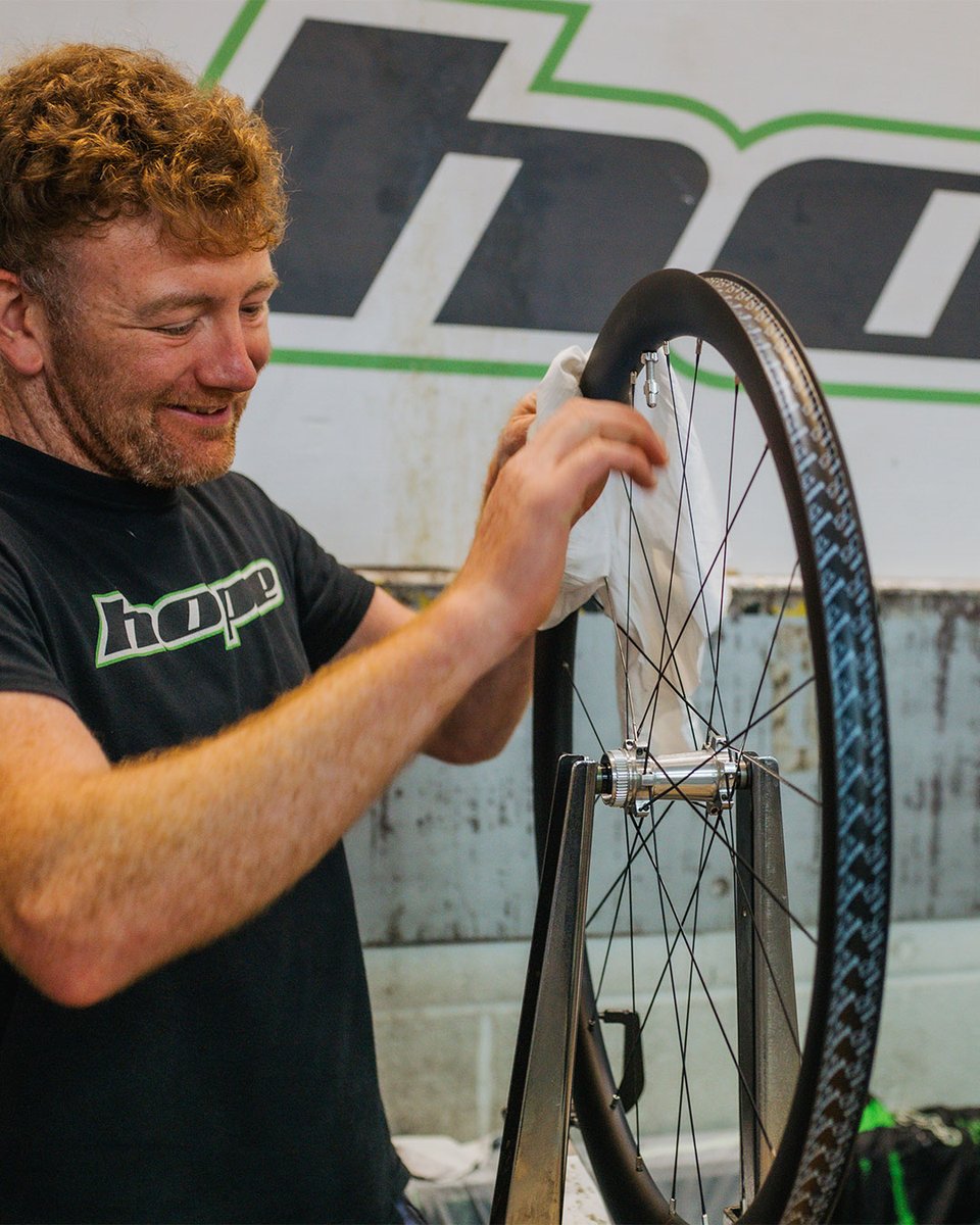 Hopetech's tweet photo. Built by hand. Start to finish. 🏭

Our RX40 and RD40 carbon wheels are completely hand-built in our Barnoldswick factory.
#hopetech #ManufacturingMonday https://t.co/8TrHUOBIP2