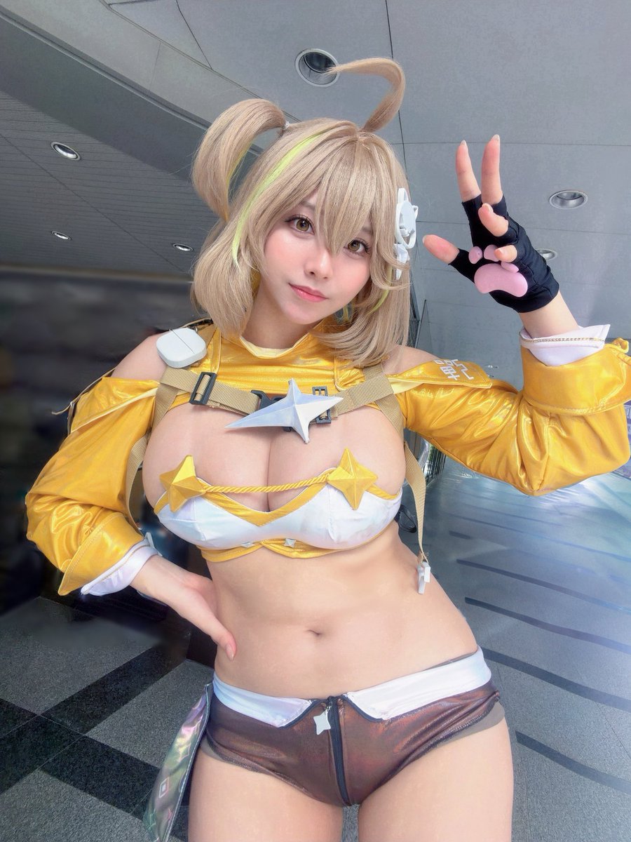 mitsuhashi_sab's tweet photo. ←初コス(10年前)
　　　　　　　　　　　　　10年後→ https://t.co/CTRAQRd8gj