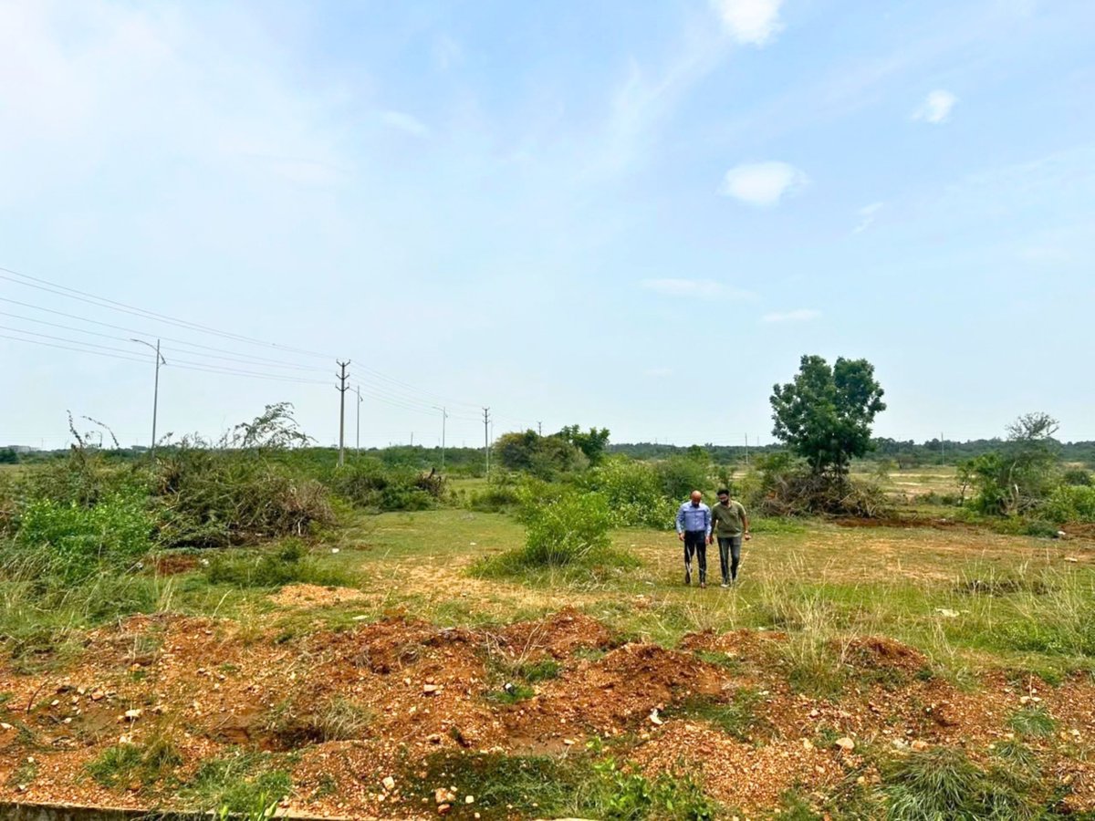 NavinAgarwal_'s tweet photo. I've stood on empty sites like this many times in life. Getting here has taken months of work by our teams, through countless discussions &amp; decisions. Now, all that work starts becoming a plant.
Feels like the beginning of something big
#NANGreenMet #Silox #LitIonBatteryRecycling https://t.co/Mv3J01sfQk