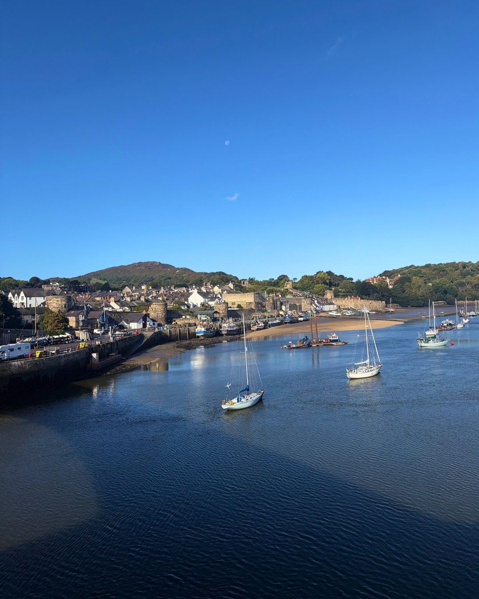 EdwardsofConwy's tweet photo. It's a lovely morning for a walk around our historic town! 🏰

We're fully stocked with all of your favourite deli treats to enjoy whilst exploring our beautiful part of the world 🌍

#edwardsofconwy #conwy #northwales https://t.co/cMZNa31ut7