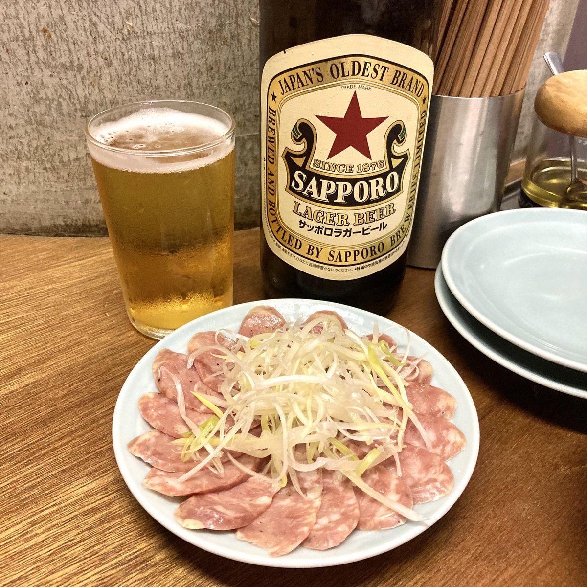 hoppy5126's tweet photo. 今宵の晩酌は
サッポロ<赤星> 大瓶、つまみはスバサラ、腸詰、沖縄産もずくとオクラの天ぷらで締めて2190円でした。
ごちそうさまでした(^ ^)
#noodlehouselaundry https://t.co/ts2cZKgcOn