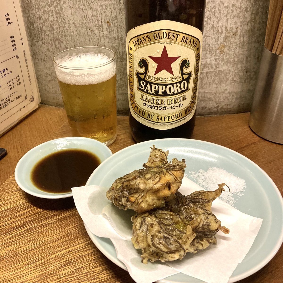 hoppy5126's tweet photo. 今宵の晩酌は
サッポロ<赤星> 大瓶、つまみはスバサラ、腸詰、沖縄産もずくとオクラの天ぷらで締めて2190円でした。
ごちそうさまでした(^ ^)
#noodlehouselaundry https://t.co/ts2cZKgcOn
