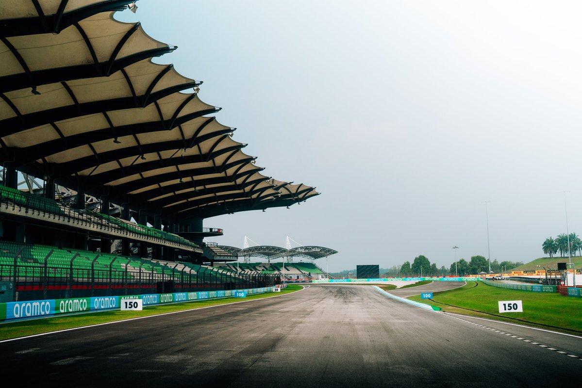 AstonMartinF1's tweet photo. Seeing Sepang. 😍

Our first time visiting this sensational circuit as Aston Martin Aramco.

#BahrainGP https://t.co/3uUCmKsWUy