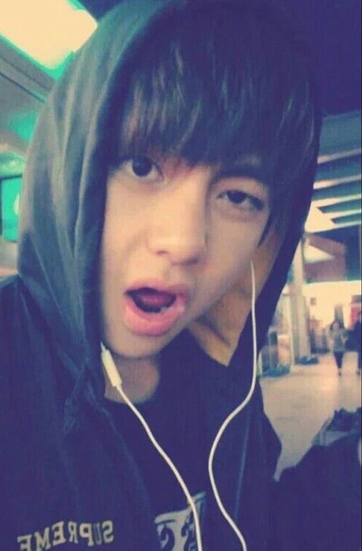 thvrockstarr's tweet photo. debut memories ♡ 📂. https://t.co/yIn98pZsIM