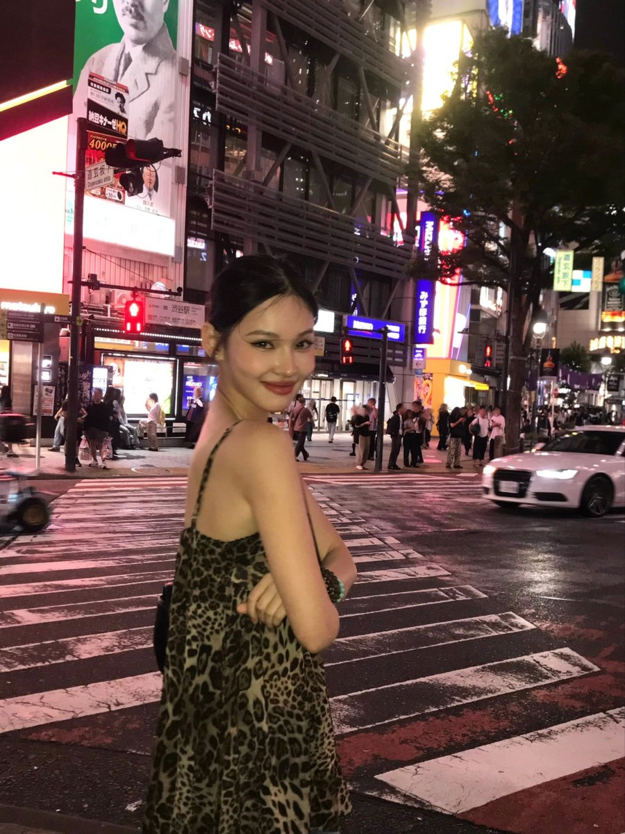 cdenyu's tweet photo. forsooth, mön amour of my life, dé tower was but the overture n’ shibuya is the encore. methinks leopard prowls whilst the crossin’ waits, signals blinkin’, bracelets clinkin’. https://t.co/KbFD7A2NaY