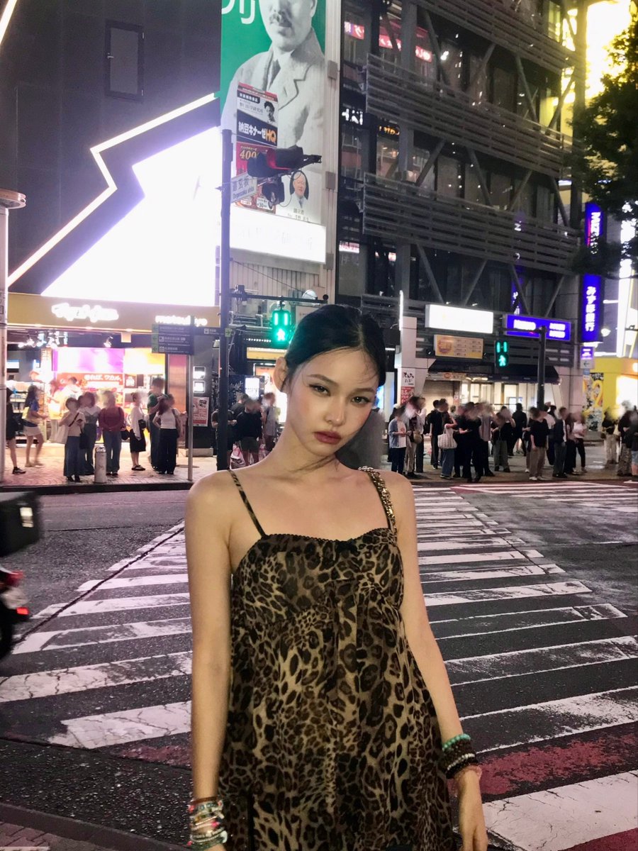 cdenyu's tweet photo. forsooth, mön amour of my life, dé tower was but the overture n’ shibuya is the encore. methinks leopard prowls whilst the crossin’ waits, signals blinkin’, bracelets clinkin’. https://t.co/KbFD7A2NaY