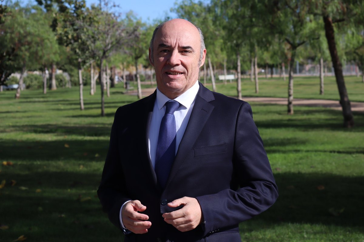 CIEMBadajoz's tweet photo. 🏆 Nuestro vicepresidente Mariano García Sardiña ha sido elegido Empresario de Badajoz 2026 en los Premios de @cronicabadajoz 

Desde #CIEM felicitamos a Mariano por un reconocimiento a más de tres décadas de trayectoria y compromiso con el tejido empresarial de Badajoz. https://t.co/ZYMcMIM4Rf