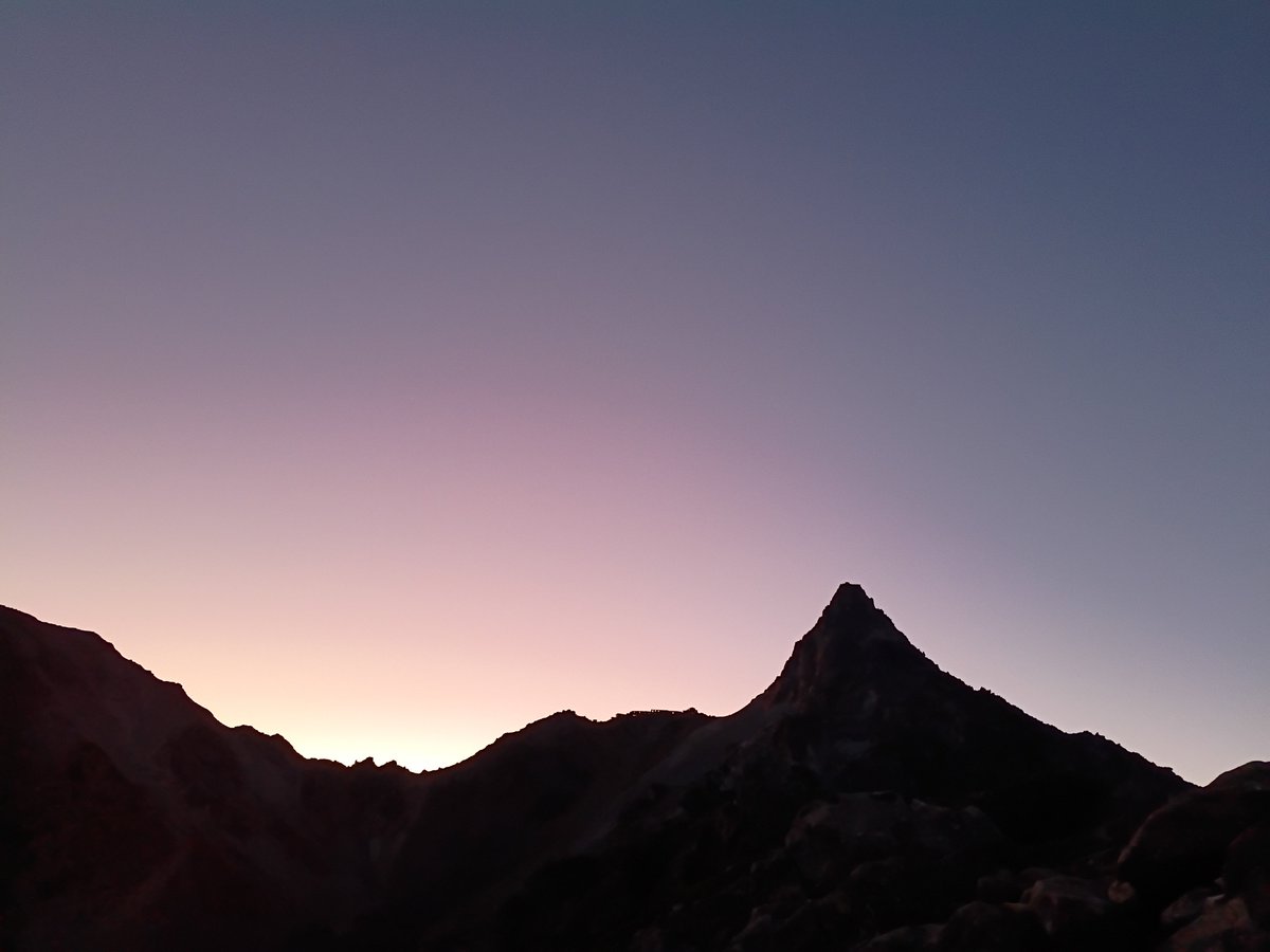 ptc2's tweet photo. 【空は晴れたり】

山での時間を過ごしてます。
個人的な山歩き。
あえて山でゆっくりする行程に
しました。

9月最終日。
秋の山が最高すぎる！！

画像変えて再投稿してます。

#小川泰裕
#トレイルハイク
#トレッキング
#縦走登山
#山小屋登山 https://t.co/XkK83tOAFW