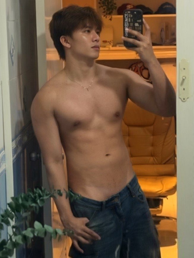 dylan_w4ng's tweet photo. grabe naman pa v line mo clyde 😩🥵

https://t.co/oeOYj7wNOB https://t.co/N2gKNbOmE1
