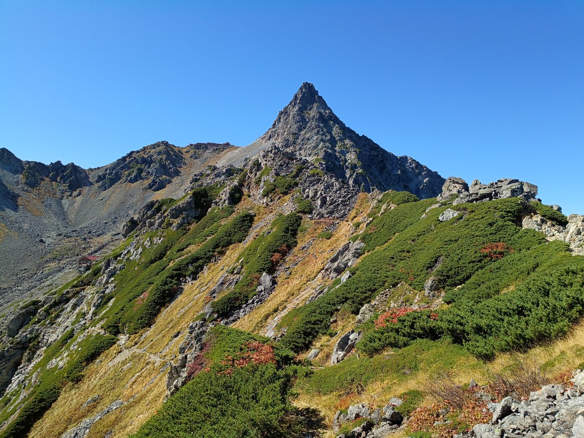 ptc2's tweet photo. 【空は晴れたり】

山での時間を過ごしてます。
個人的な山歩き。
あえて山でゆっくりする行程に
しました。

9月最終日。
秋の山が最高すぎる！！

画像変えて再投稿してます。

#小川泰裕
#トレイルハイク
#トレッキング
#縦走登山
#山小屋登山 https://t.co/XkK83tOAFW