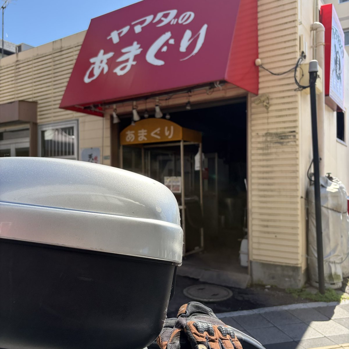 EXPRESS_ZIPANG2's tweet photo. 三男の所有である ＃VERSYS250 、本人は『乗らなくなったので手放したい☝️』と言うことで、買った #小笠原オートショップ の担当に相談してみた。🤗『30,000km超えているので…』そのままσ(^_^;)の所有にした方が良さそうな感じだった…😓ここまできたら、 #広島やまだ さんの ＃甘栗 は欠かせません。 https://t.co/ygN5HCpASD