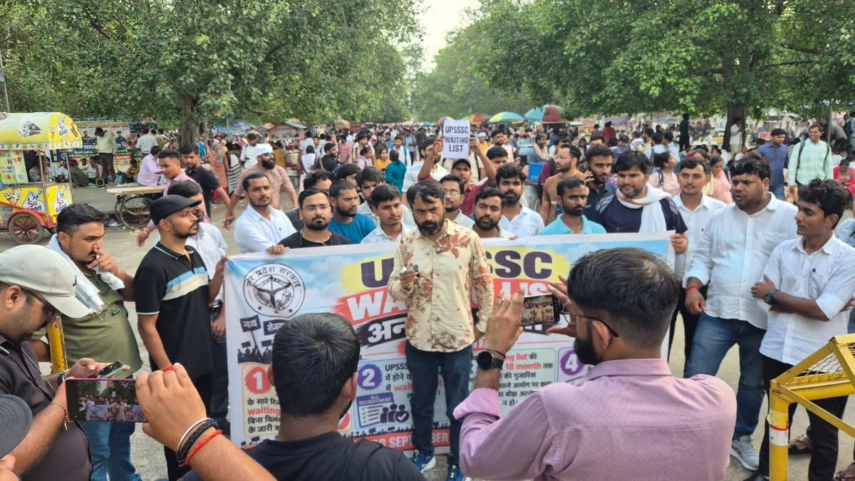 MohanSa74153844's tweet photo. #upssscwaitinglistlagukro
मंजिलें उन्हीं को मिलती हैं, जो आखिरी सांस तक हक के लिए लड़ना और इंतजार करना जानते हैं।" https://t.co/krMF7qBtwi