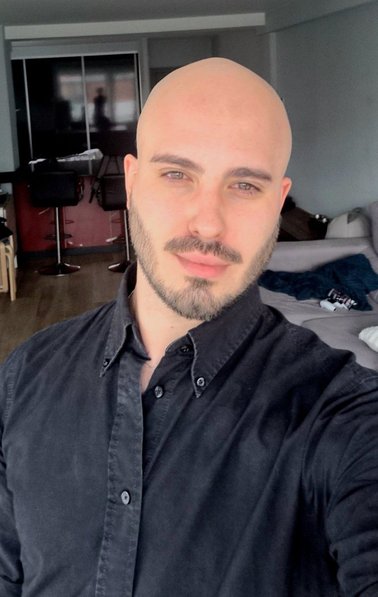 jaime___e's tweet photo. "Tus ojos que cuando los miro brillan igual que los mios pero no logro entender de qué van" https://t.co/S9OEND7d1z