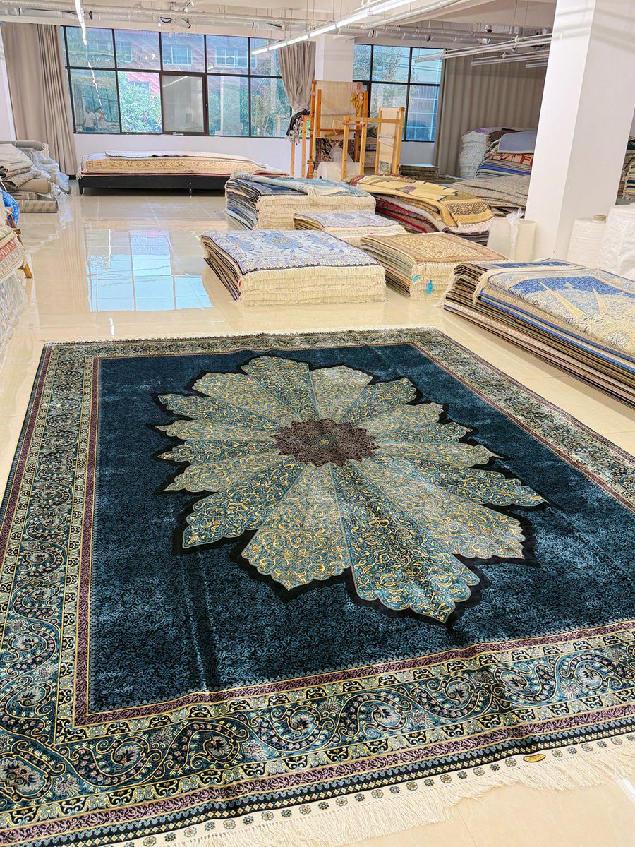 yilongcarpet's tweet photo. Blue floral medallion rug: A blue hand-knotted silk rug with a large floral medallion and detailed border is displayed in the showroom. #OrientalRug #HandmadeRug #TurkishRug #YilongCarpet https://t.co/stK49lyIOj