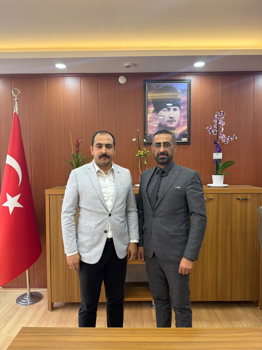 svsulkuocaklari's tweet photo. İl Başkanımız Sn. Bahadır GÖKMEN,İl Başkan Yardımcımız Sn. Raif ÇOPUR,Kıymetli Hocamız Prof. Dr. Selman ABLAK ve İl Yöneticilerimiz ile birlikte Edebiyat Fakültesi Dekanlığına atanan Prof. Dr. Ahmet YÜKSEL hocamızı ziyarette bulundular. Hocamızı tebrik eder akademik hayatında başarılarının devamını dileriz.