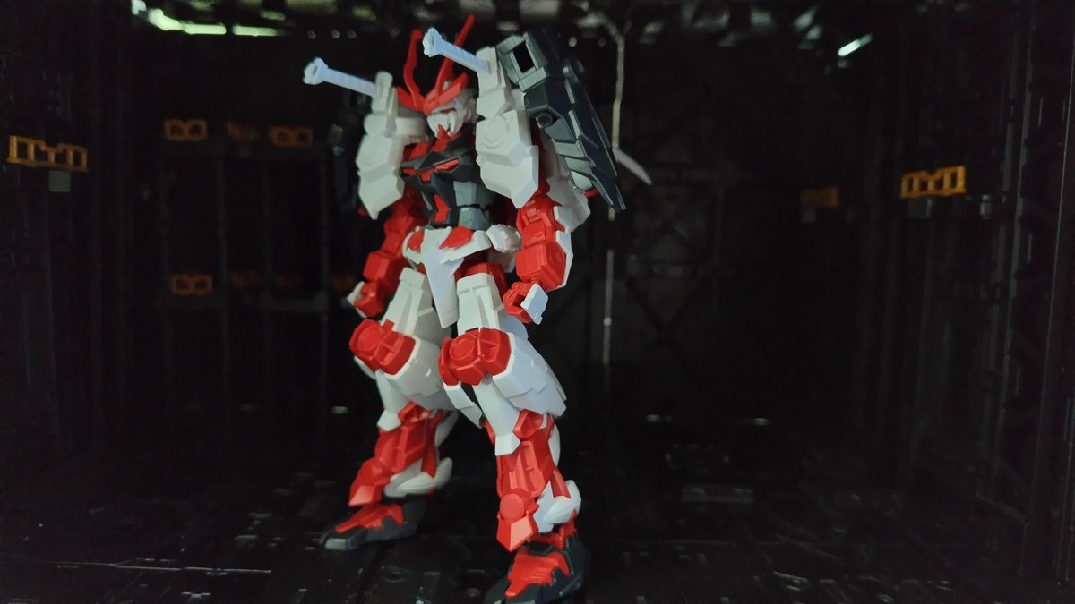 arms285002's tweet photo. #ガンプラ
HG 戦国アストレイ をパチ組ー。
サクッと組めた。ワンチャン、本編でもロウがやりそうなバランスが良いね。

顔は余剰パーツで本来のアストレイ顔にも変更出来る。個人的には武者顔よりもアストレイフェイスが好きだからこっちかな https://t.co/KG6oa1xIEs