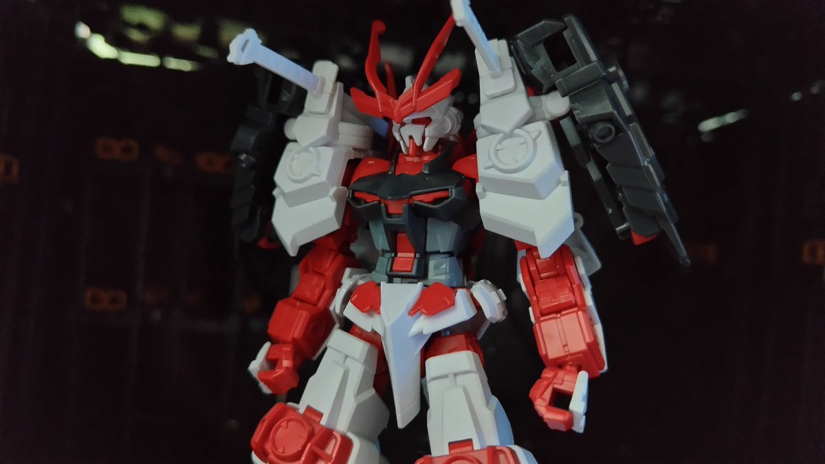 arms285002's tweet photo. #ガンプラ
HG 戦国アストレイ をパチ組ー。
サクッと組めた。ワンチャン、本編でもロウがやりそうなバランスが良いね。

顔は余剰パーツで本来のアストレイ顔にも変更出来る。個人的には武者顔よりもアストレイフェイスが好きだからこっちかな https://t.co/KG6oa1xIEs
