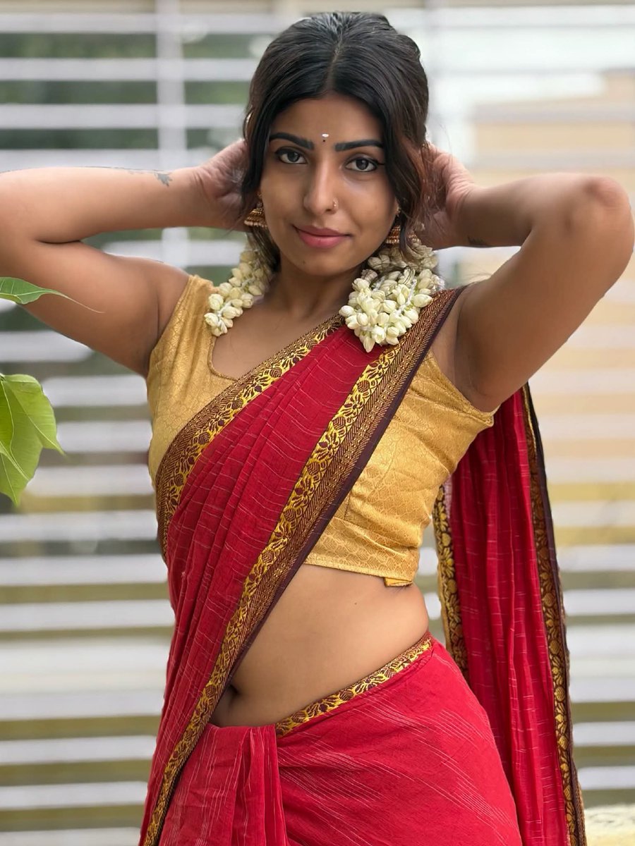 poes_gardener's tweet photo. Shyamal Dattaraj in saree 🫦🥵🤤😋
#ShyamalDattarajinsaree #Shyamal #Dattaraj #saree
🧵 1/n https://t.co/Z66LB5mXub