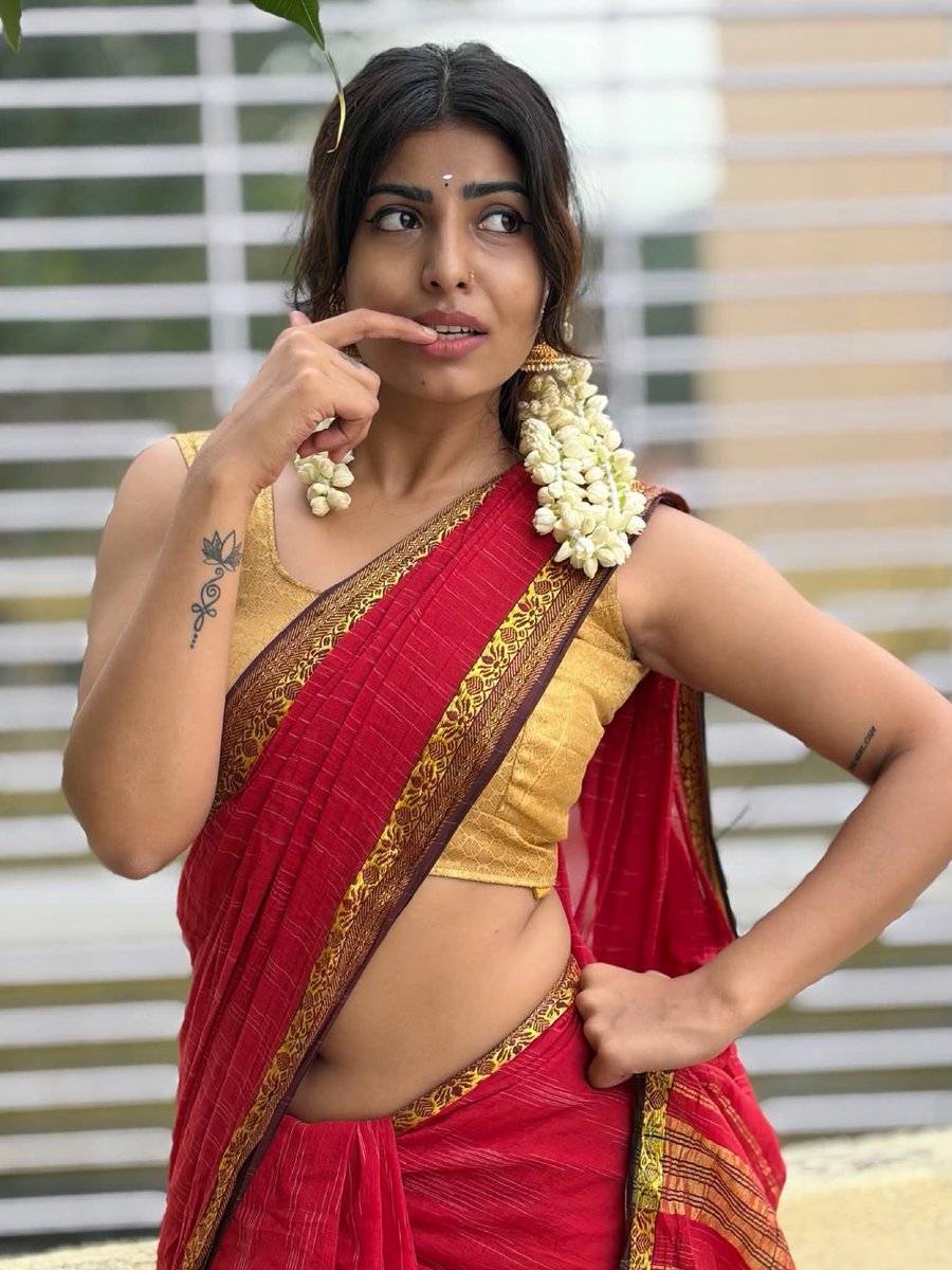 poes_gardener's tweet photo. Shyamal Dattaraj in saree 🫦🥵🤤😋
#ShyamalDattarajinsaree #Shyamal #Dattaraj #saree
🧵 1/n https://t.co/Z66LB5mXub