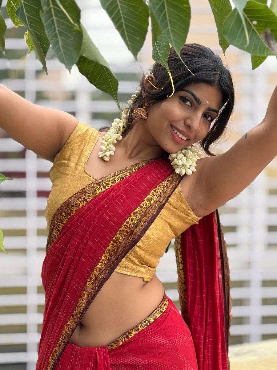 poes_gardener's tweet photo. Shyamal Dattaraj in saree 🫦🥵🤤😋
#ShyamalDattarajinsaree #Shyamal #Dattaraj #saree
🧵 2/n https://t.co/8JR6cBolNw