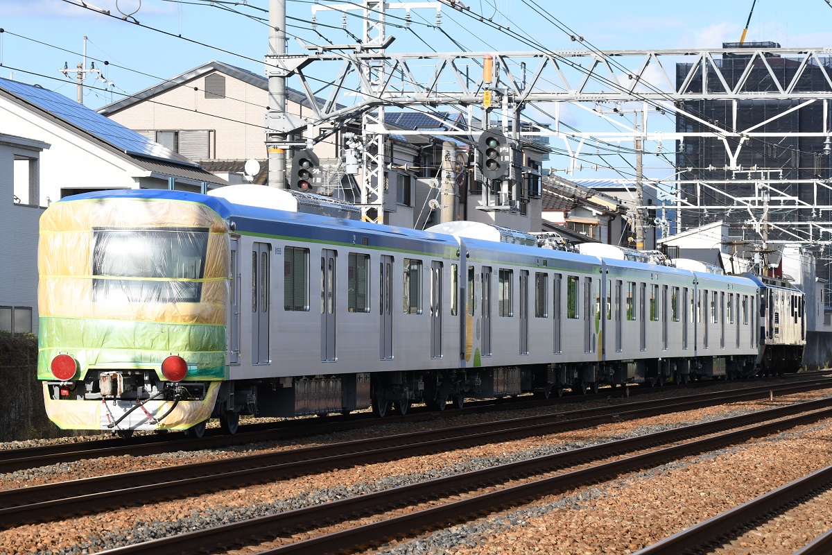 1VjuQpBusGNuWx3's tweet photo. 2026/9/30/
EF210-357+東武80000系 81555F 4両　近畿車輛 甲種輸送
東海道本線JR総持寺－摂津富田駅間

東武野田線/アーバンパークライン用増備車 80000系甲種輸送。
徳庵駅から、EF210-357がけん引しました。
いつもと違う場所で撮影しましたが、危うく対向列車の快速に被られかけました。 https://t.co/cqt7PZJhR6