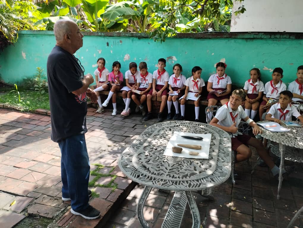 JatDpto's tweet photo. “El futuro de la identidad cultural #Jatibonico, se proyecta en la capacidad de las nuevas generaciones para reconocer, reinterpretar y preservar los símbolos de su comunidad.
#SanctiSpíritusEnMarcha https://t.co/E2691DL0kB