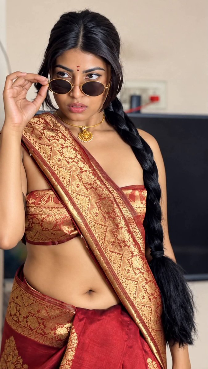 poes_gardener's tweet photo. Shyamal Dattaraj in saree 🫦🥵🤤😋
#ShyamalDattarajinsaree #Shyamal #Dattaraj #saree
🧵 3/n https://t.co/3eDButromM