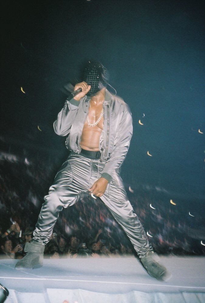 YZYFRANCE1's tweet photo. Yeezus Tour Ye looked like the final boss of music 🤯 https://t.co/SGtShtlVr3