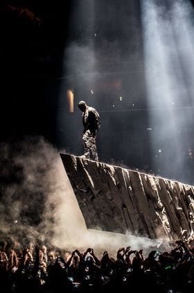 YZYFRANCE1's tweet photo. Yeezus Tour Ye looked like the final boss of music 🤯 https://t.co/SGtShtlVr3