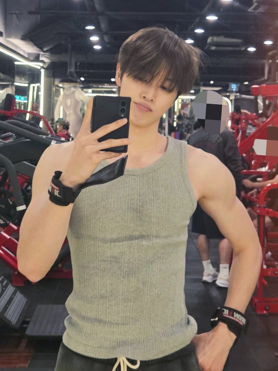 kimreyes's tweet photo. 🦌 gym selfies 😵‍💫 https://t.co/slRa5Nqi9v