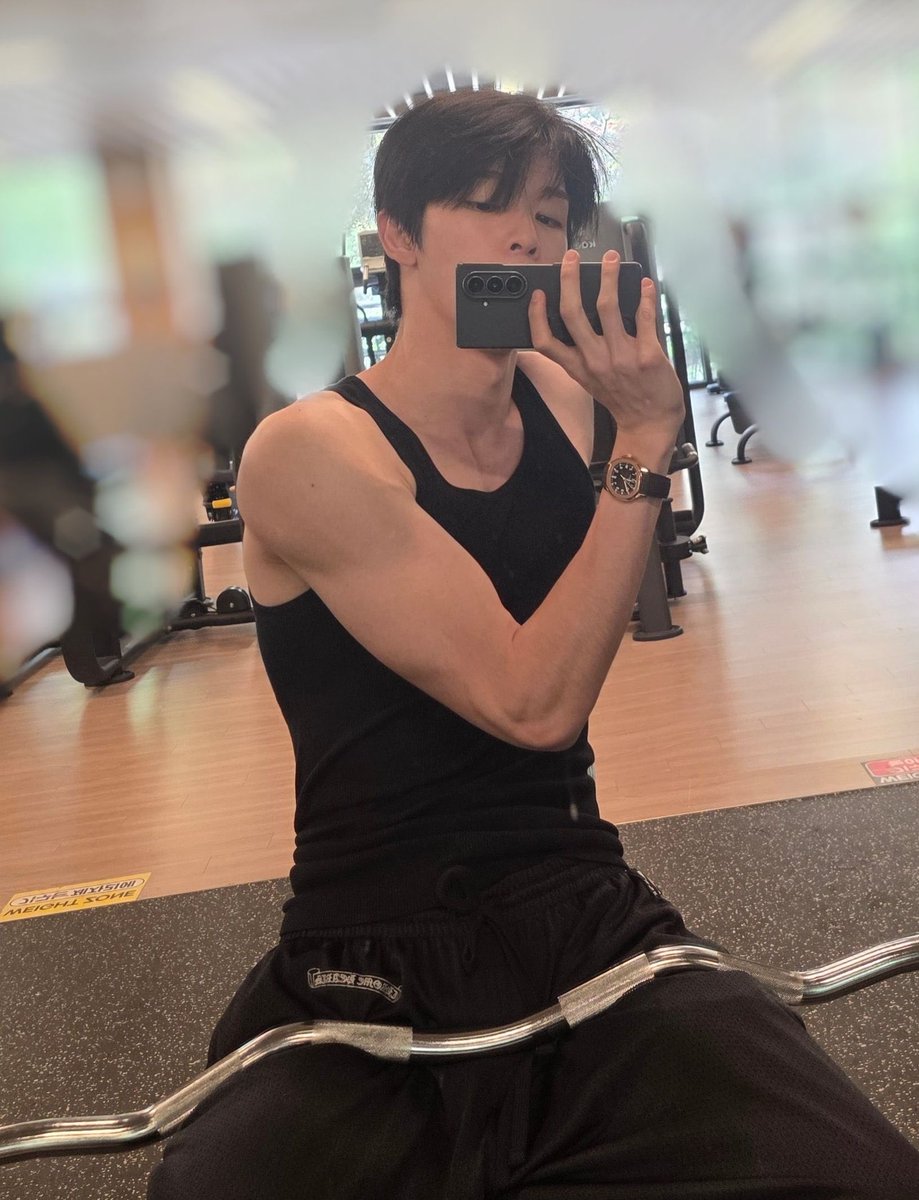 kimreyes's tweet photo. 🦌 gym selfies 😵‍💫 https://t.co/slRa5Nqi9v