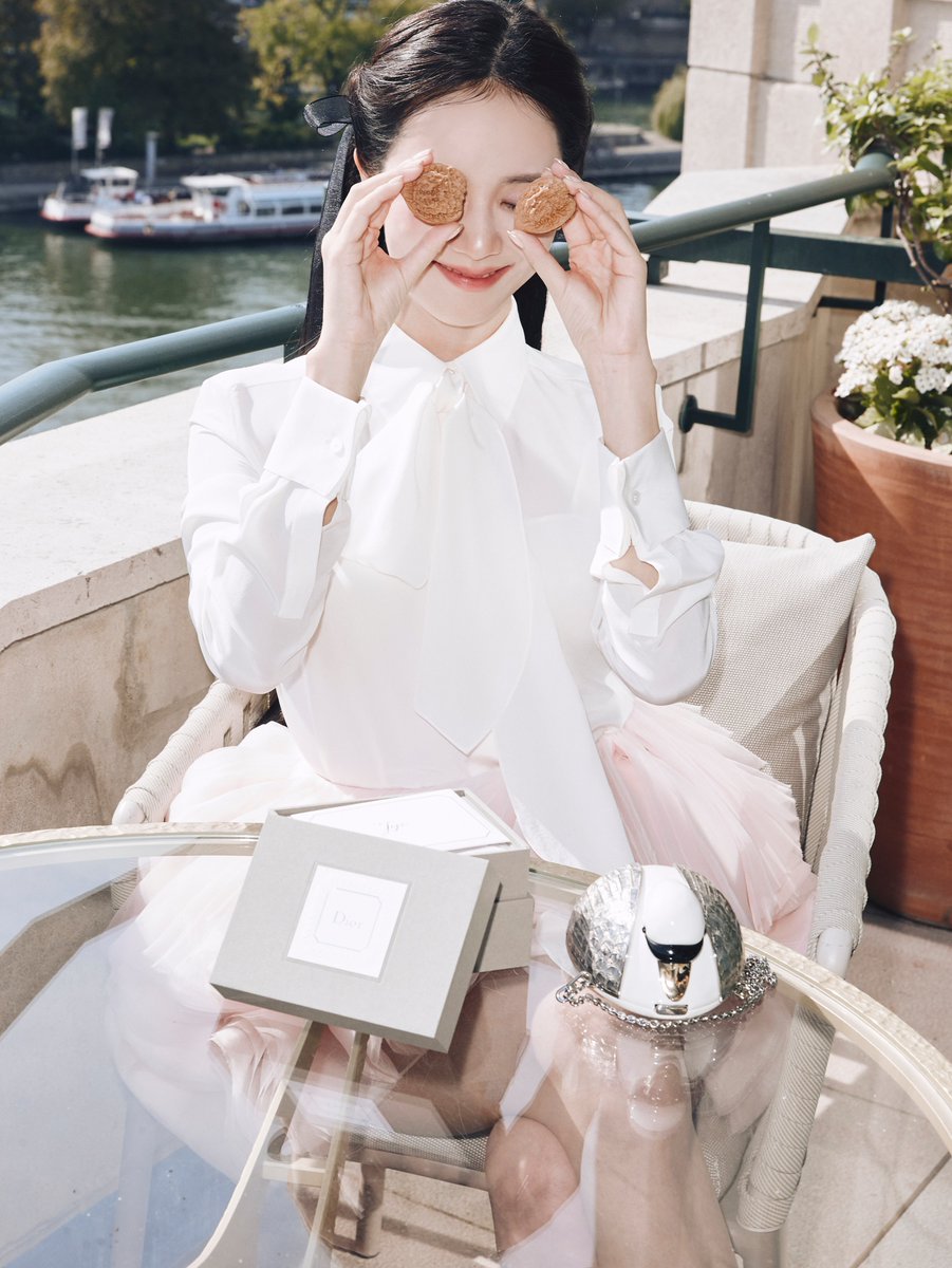 DCJisoogallery's tweet photo. HUMAN DIOR JISOO AT PFW 
#JISOOxDiorSummer27 https://t.co/XbOpNordhe