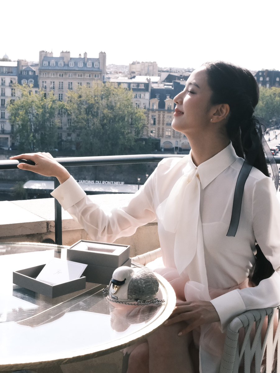 DCJisoogallery's tweet photo. HUMAN DIOR JISOO AT PFW 
#JISOOxDiorSummer27 https://t.co/XbOpNordhe