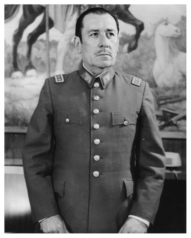 CuadradoPrats's tweet photo. GENERAL CARLOS PRATS GONZALEZ
Comandante en Jefe del Ejército de Chile, Ministro del Interior,Ministro de Defensa y Vicepresidente de la República de Chile.
Asesinado por la DINA el 30 de Septiembre de 1974 en BuenosAires junto a su esposa Sofía Cuthbert. Firme en los principios. https://t.co/ryfEkyADEC