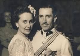 CuadradoPrats's tweet photo. GENERAL CARLOS PRATS GONZALEZ
Comandante en Jefe del Ejército de Chile, Ministro del Interior,Ministro de Defensa y Vicepresidente de la República de Chile.
Asesinado por la DINA el 30 de Septiembre de 1974 en BuenosAires junto a su esposa Sofía Cuthbert. Firme en los principios. https://t.co/ryfEkyADEC