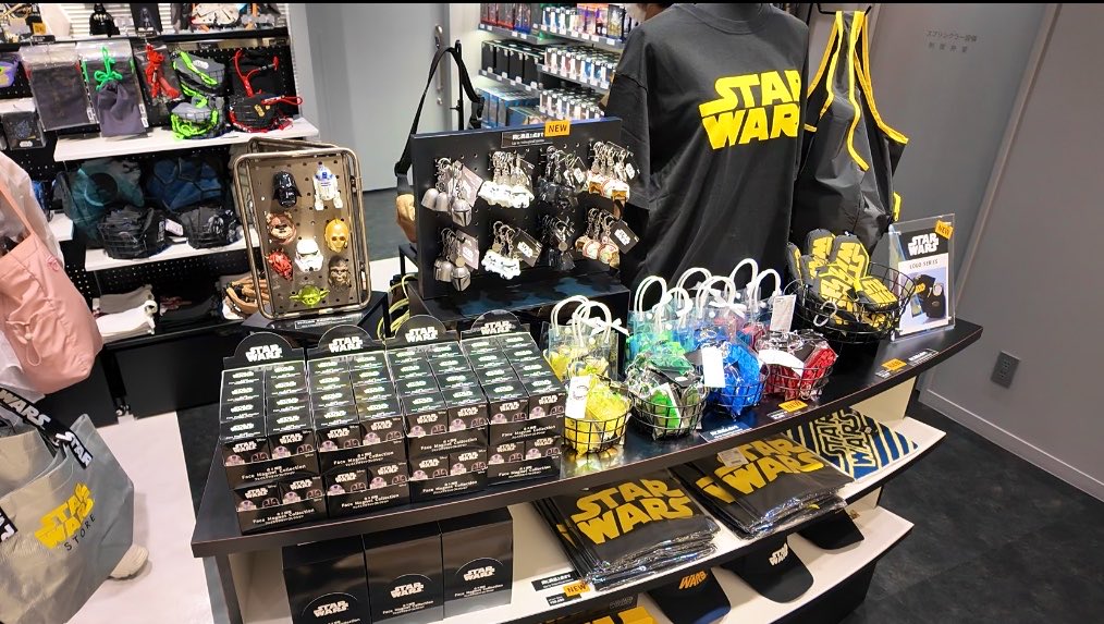 sw_fsch's tweet photo. 2026年10月1日(木)に日本初「スター・ウォーズ」オフィシャルストア常設店「STAR WARS STORE by BENELIC 池袋パルコ店」にご招待頂きました㊗️
歴史的イベントを体験出来て、本当に幸せ!
様々な商品が盛り沢山!
店舗限定商品も見逃せない!
皆マジで行って(゚∀゚)
#スターウォーズ #STARWARSSTORE https://t.co/4qiHgn014x