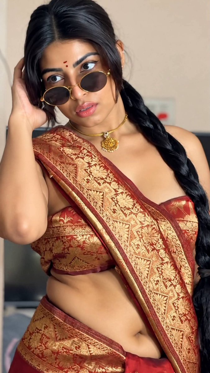 poes_gardener's tweet photo. Shyamal Dattaraj in saree 🫦🥵🤤😋
#ShyamalDattarajinsaree #Shyamal #Dattaraj #saree
🧵 3/n https://t.co/3eDButromM