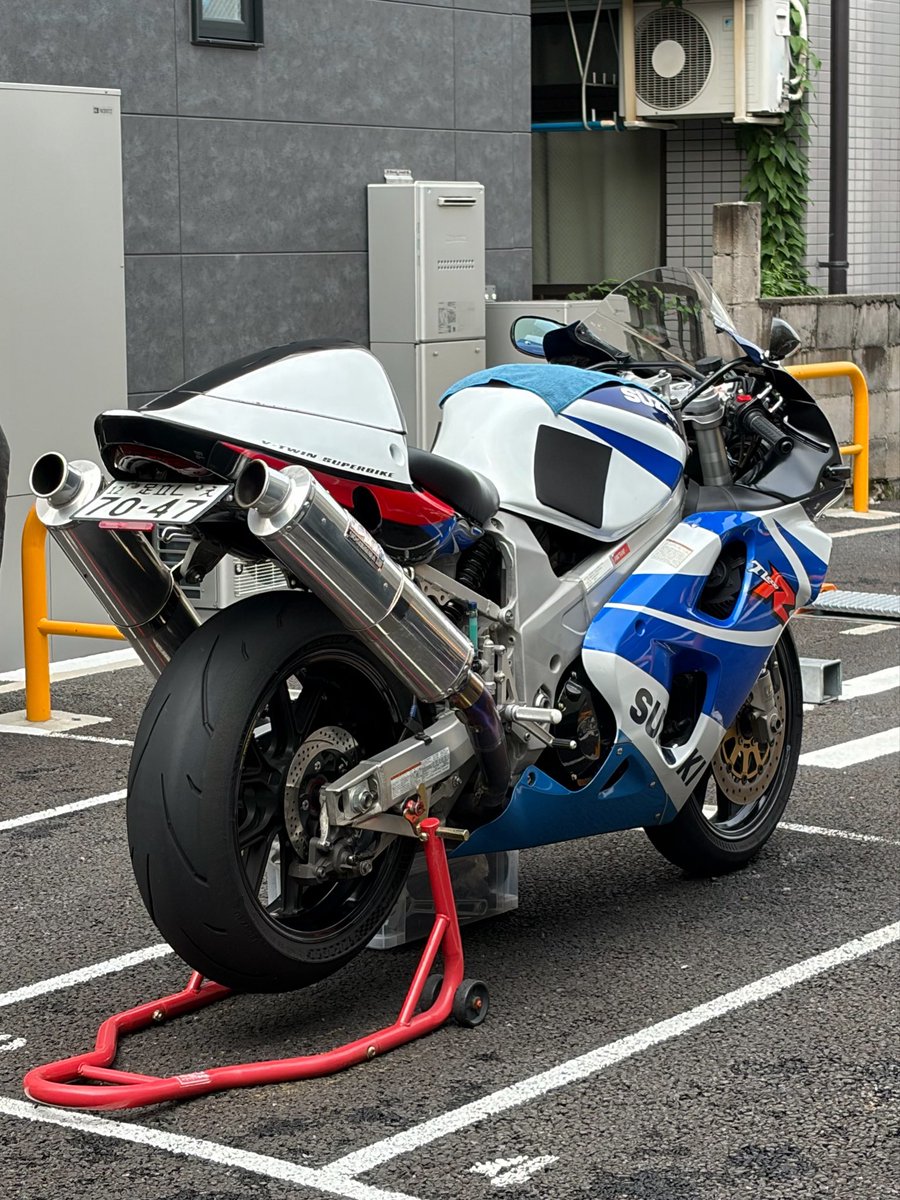 bbqtarooo's tweet photo. 後ろから見た時タイヤが全部見えてるのが大事なんだよな。 https://t.co/XPYPxaMfPZ
