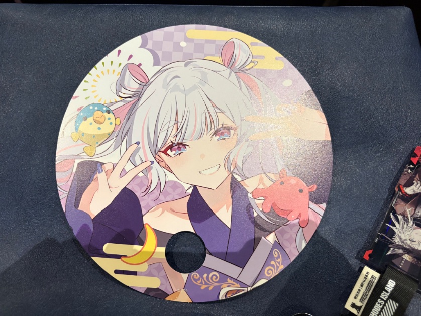 tasifar's tweet photo. ちゃんと入場人数カウントしながら並んで欲しかったうちわ貰った https://t.co/aysMGZfeau