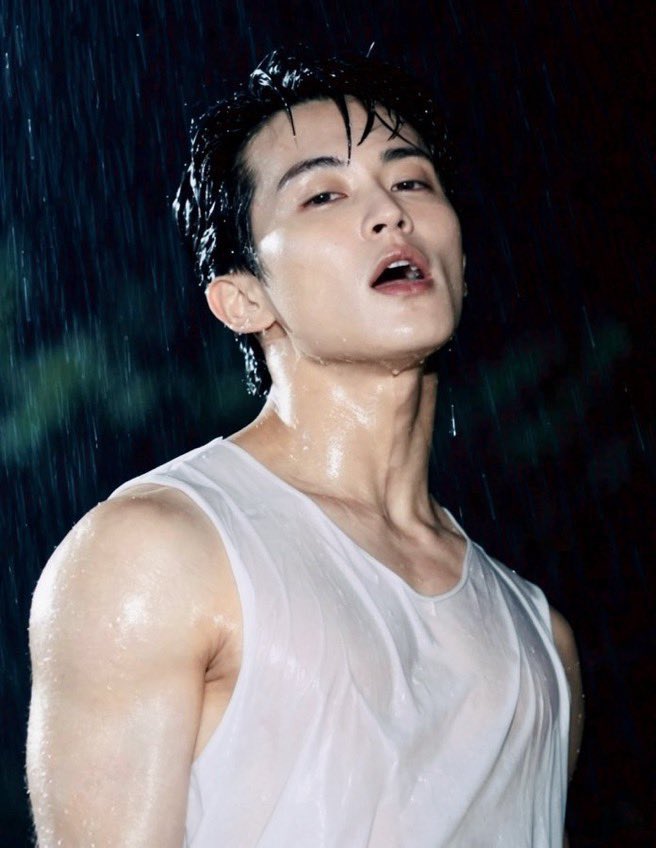 greyrainholic's tweet photo. he entered his prime after nct be sfr 😩😭🙏 https://t.co/zJW0qb2to8