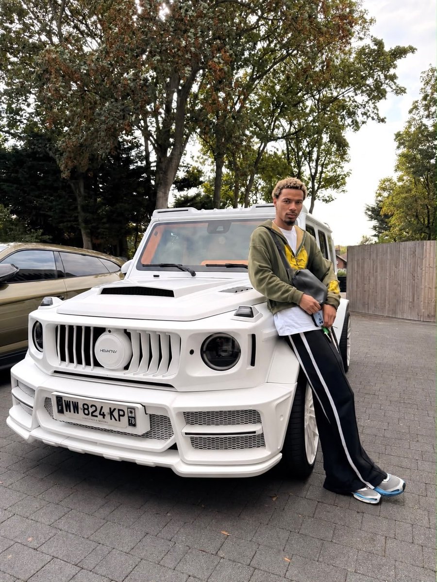 AnythingLFC_'s tweet photo. Nah Hugo Ekitike new car is a joke 🔥⚪ https://t.co/0Oxy65m8Ou