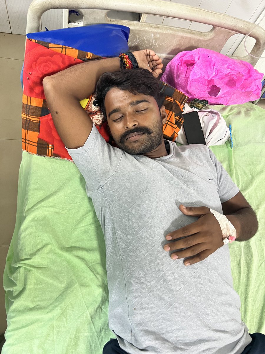sumitmishra2007's tweet photo. गौरीगंज जिला अस्पताल में शर्मनाक खेल!

महिला वार्ड में पुरुष भर्ती, पुरुष वार्ड में महिलाएं!
जला AC बोर्ड, डॉक्टरों की मनमानी चरम पर!

CMO से बात करने की कोशिश नेटवर्क होने की वजह नहीं लगा कौल फ़ोन? @DmAmethi
@cdoamethi @AmethiCmo https://t.co/fAo9BdGSYF