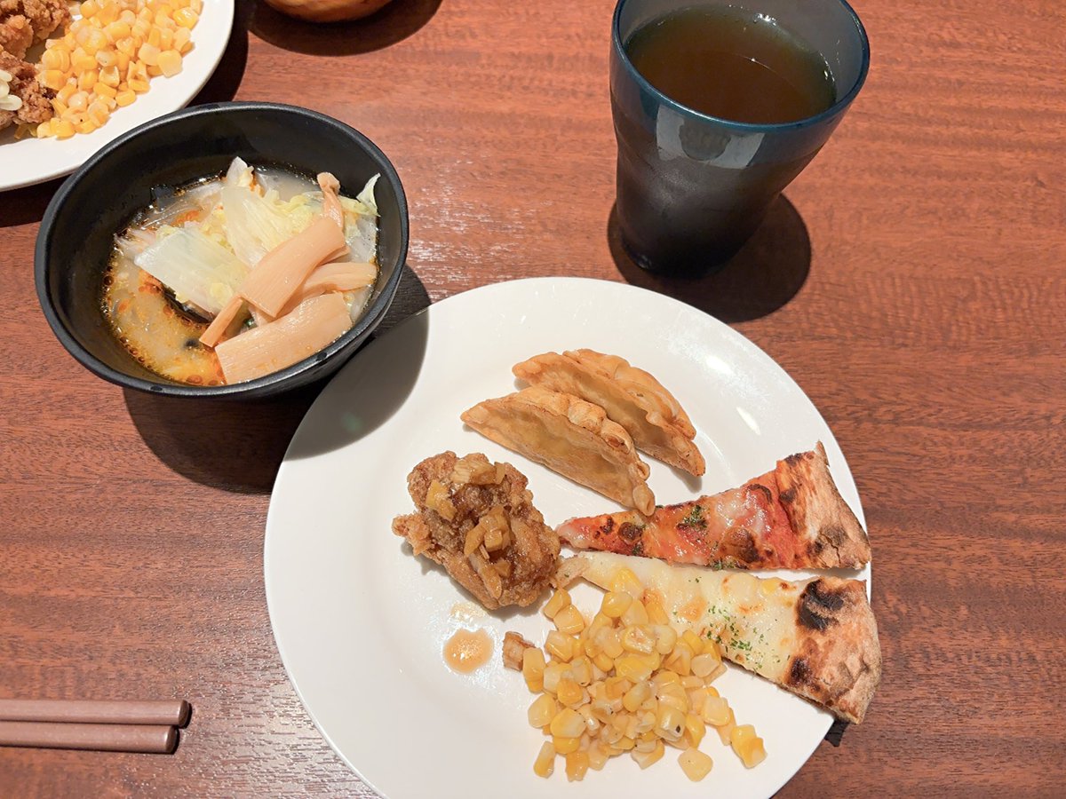 kotone4a's tweet photo. Festa cardenで夕食
2枚目リア友とうちの https://t.co/UUtAmXdJRa