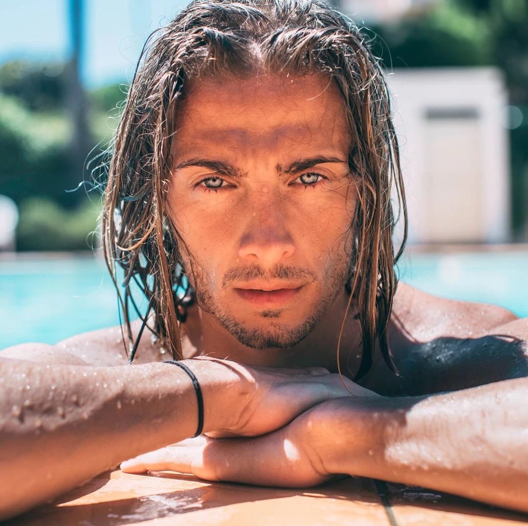 MichouLeVoyou13's tweet photo. #DylanThiry fait une demande à #Anas après l’annonce du divorce avec #Fidji il réclame ses ancien #Calson 😂😂😂 https://t.co/mZ3SdBWQSn