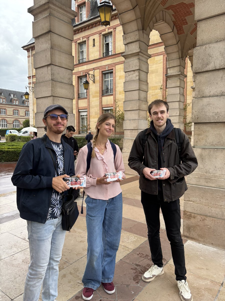 uniparisidf's tweet photo. 🎟️Des militants de l’UNI Paris étaient devant le restaurant universitaire de Cité universitaire pour défendre auprès des étudiants la mise en place d’un ticket restaurant étudiant !

💶Gain de pouvoir d’achat et moins de files d’attente ! https://t.co/cY8EssWpY9