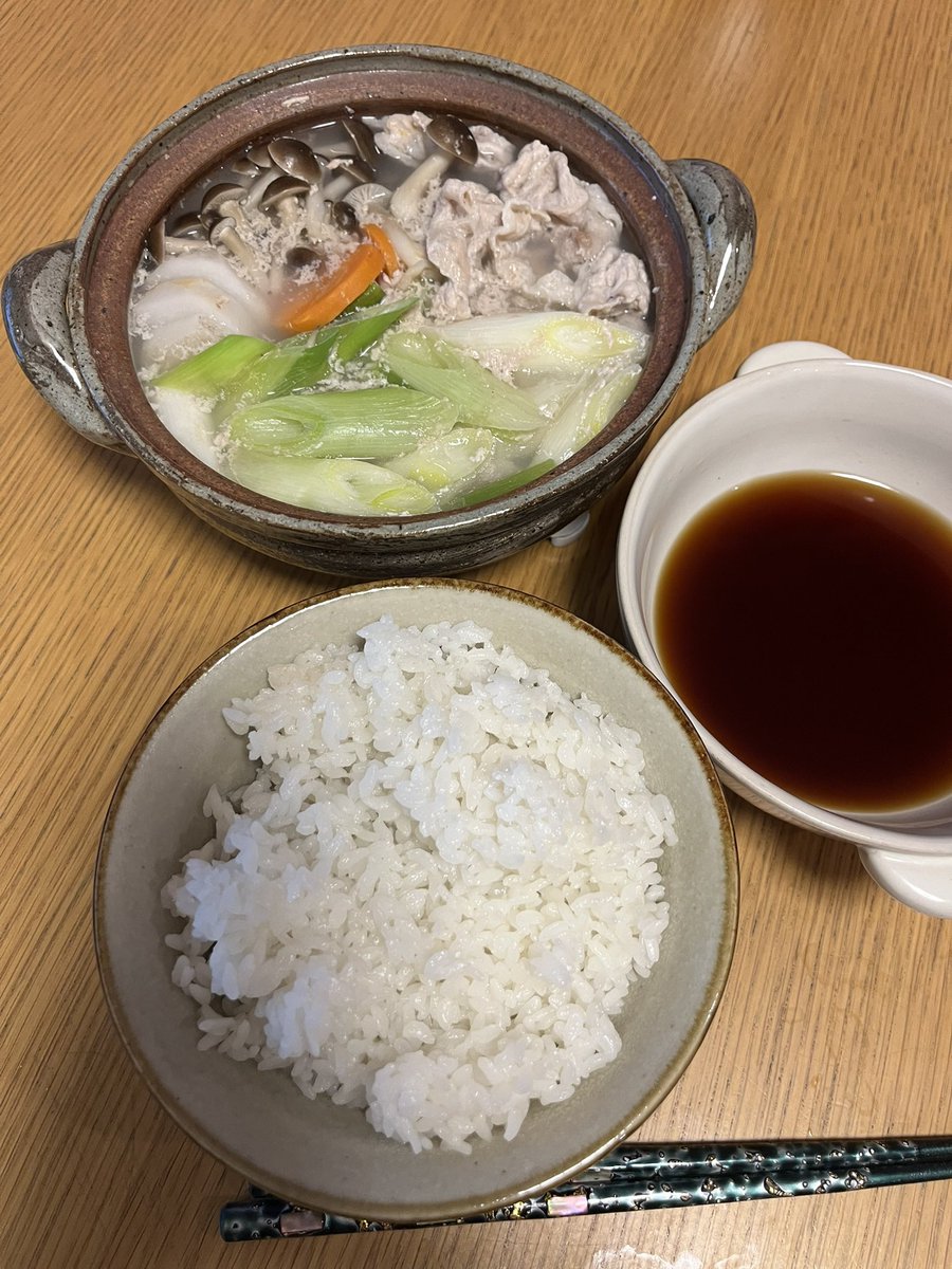 johnlemonisogin's tweet photo. 今日の夕食
★白米
★豚しゃぶ鍋
#四毒抜き https://t.co/CDdRXa0L1j