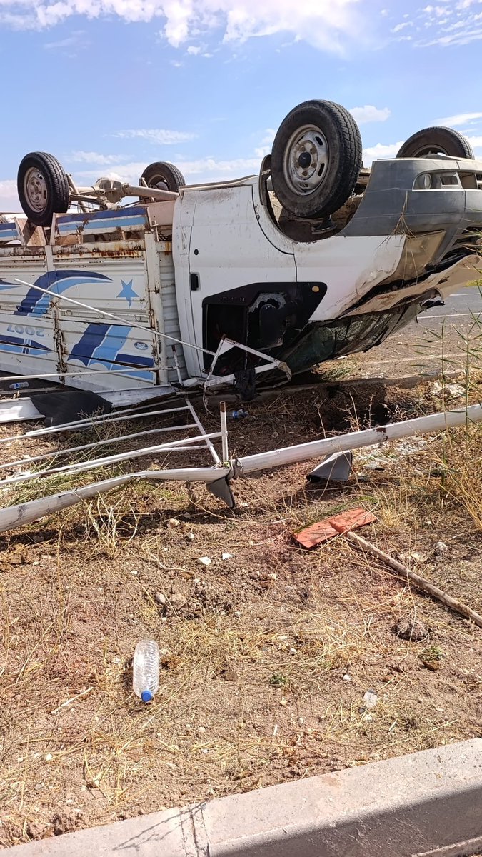MERFIRAT528461's tweet photo. Suruç kobani yolunda kavşakta yine kazası https://t.co/TnFJ5AMLuy